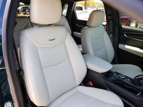 Used 2025 Cadillac XT5 Sportv w/ LPO, Floor Liner Package AWD/4WD image 31