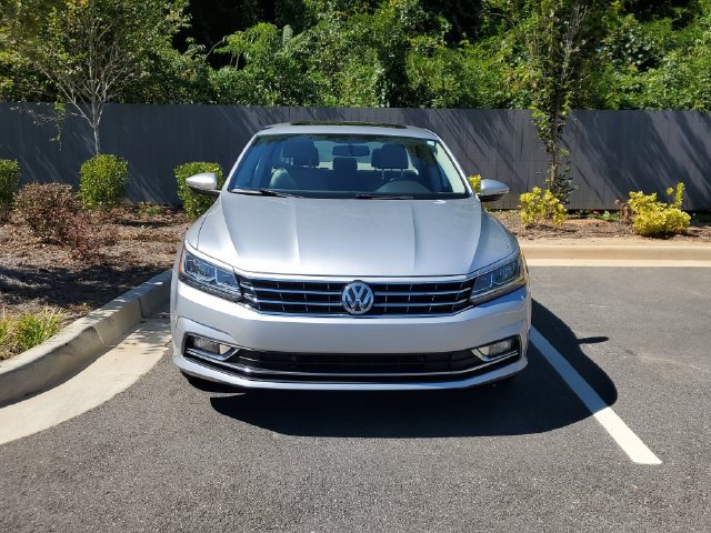 Used 2018 Volkswagen Passat 2.0T SE FWD image 2