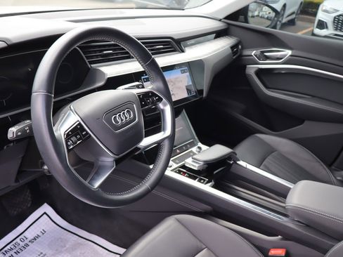 Used 2021 Audi e-tron Premium w/ Convenience Plus Package image 9