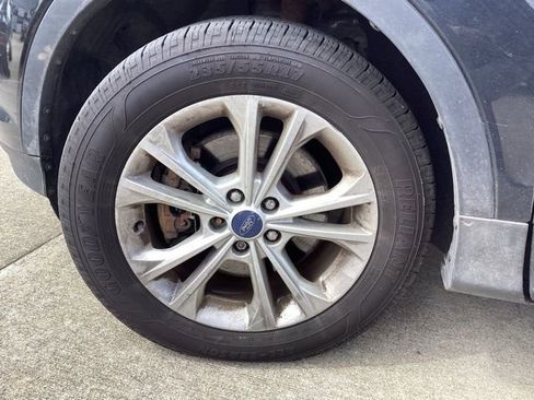 Used 2017 Ford Escape SE image 3