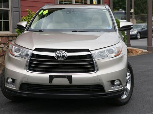 Used 2014 Toyota Highlander Limited Platinum AWD/4WD image 2