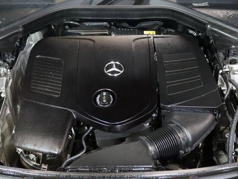 Used 2024 Mercedes-Benz GLC 300 4MATIC image 34