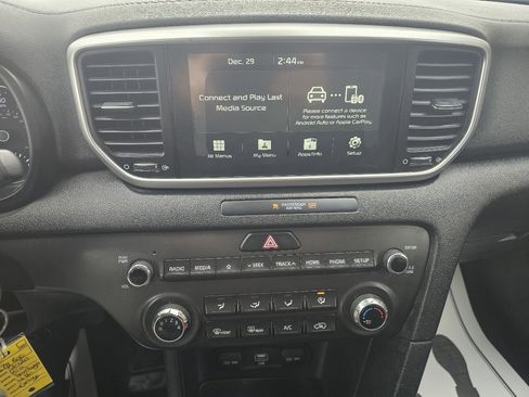 Used 2020 Kia Sportage LX image 16