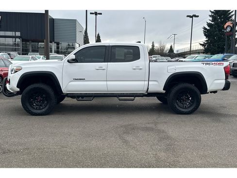 Used 2018 Toyota Tacoma TRD Off-Road image 9