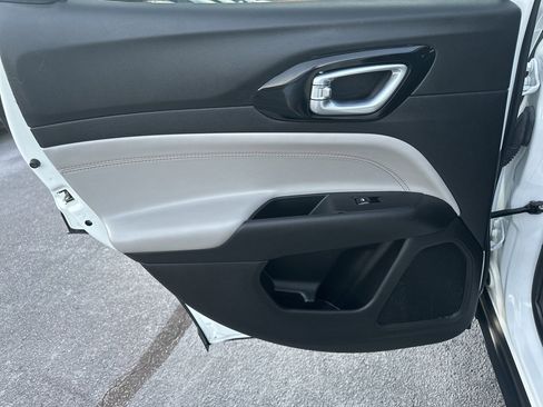 Used 2024 Jeep Compass Limited image 18