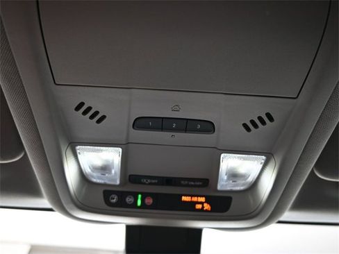 Used 2024 GMC Terrain SLT image 27