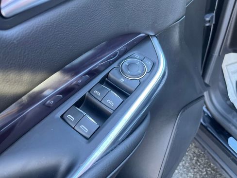 Used 2023 Cadillac XT4 Luxury w/ Cold Weather Package image 19