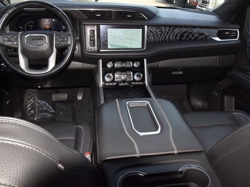 Used 2023 GMC Yukon XL Denali w/ Denali Reserve Package image 17