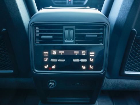 Certified 2025 Porsche Cayenne E-Hybrid Coupe image 59