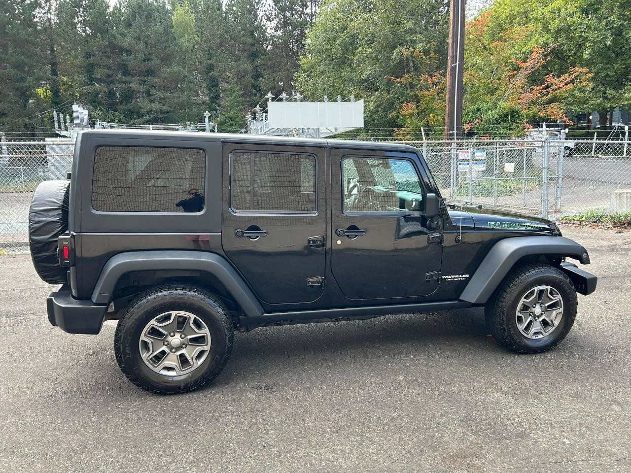 Used 2014 Jeep Wrangler Unlimited Rubicon w/ Connectivity Group AWD/4WD image 4