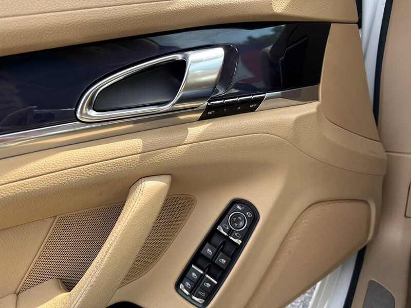 Used 2012 Porsche Panamera image 11