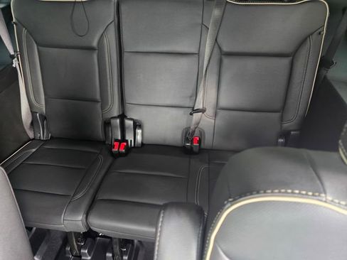Used 2025 GMC Yukon Elevation RWD image 11