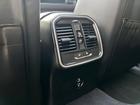 Used 2022 Porsche Macan AWD/4WD image 19