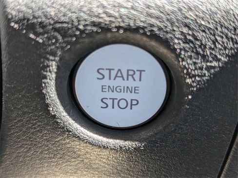 Used 2022 Nissan Frontier SV image 25