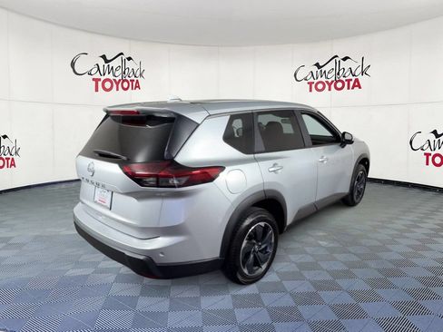 Used 2025 Nissan Rogue SV FWD image 2