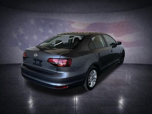 Used 2019 Toyota Camry SE image 5