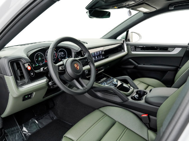 Certified 2026 Porsche Cayenne Coupe AWD/4WD image 4