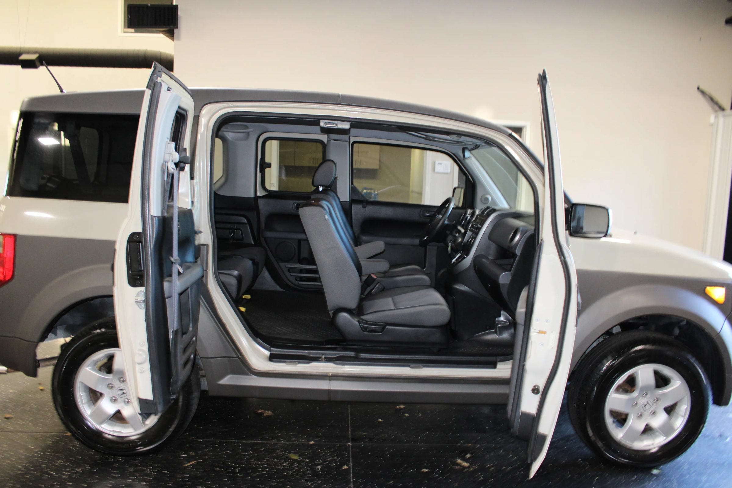 Used 2005 Honda Element EX image 27