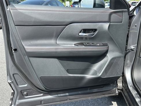 New 2025 Nissan Kicks SR image 11