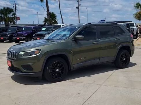 Used 2020 Jeep Cherokee Latitude FWD image 4