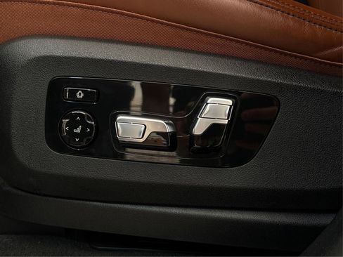 Used 2022 BMW X7 M50i w/ Dynamic Handling Package image 29