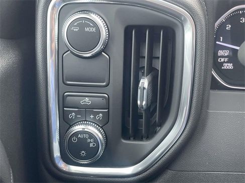 Used 2022 GMC Sierra 1500 SLE image 25