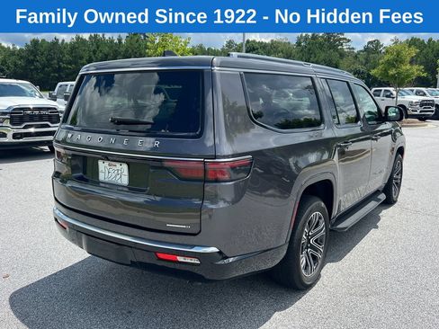 Certified 2024 Jeep Wagoneer L Series II w/ Flexible Seating Group AWD/4WD image 7
