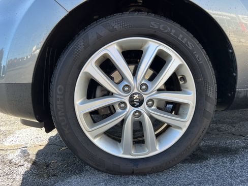 Used 2019 Kia Soul + image 11