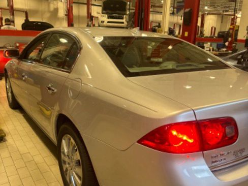 Used 2009 Buick Lucerne CXL w/ Driver Confidence Package image 8