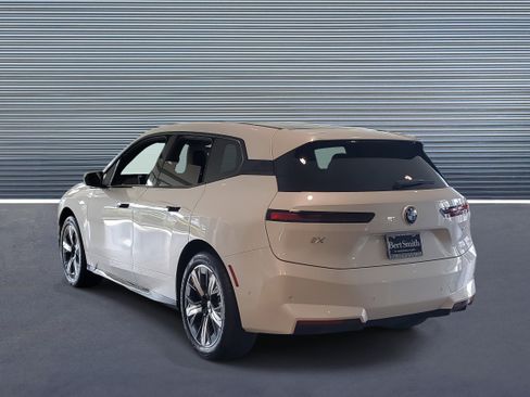 New 2026 BMW iX xDrive45 image 4