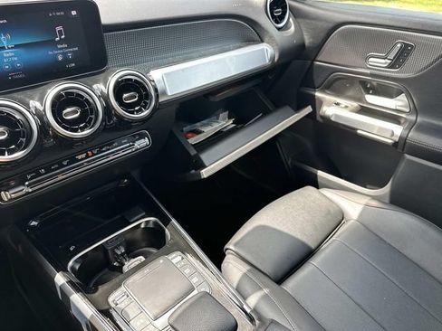 Used 2022 Mercedes-Benz GLB 250 4MATIC image 32