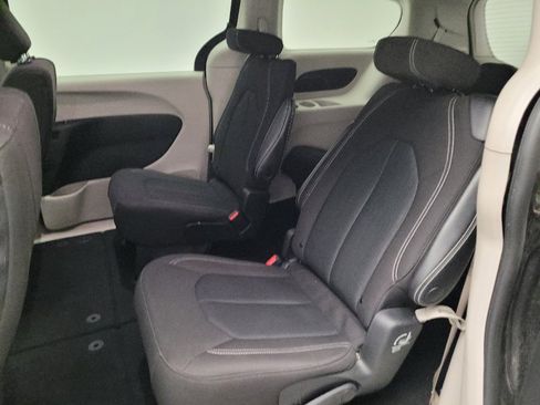 Used 2023 Chrysler Voyager LX FWD image 18