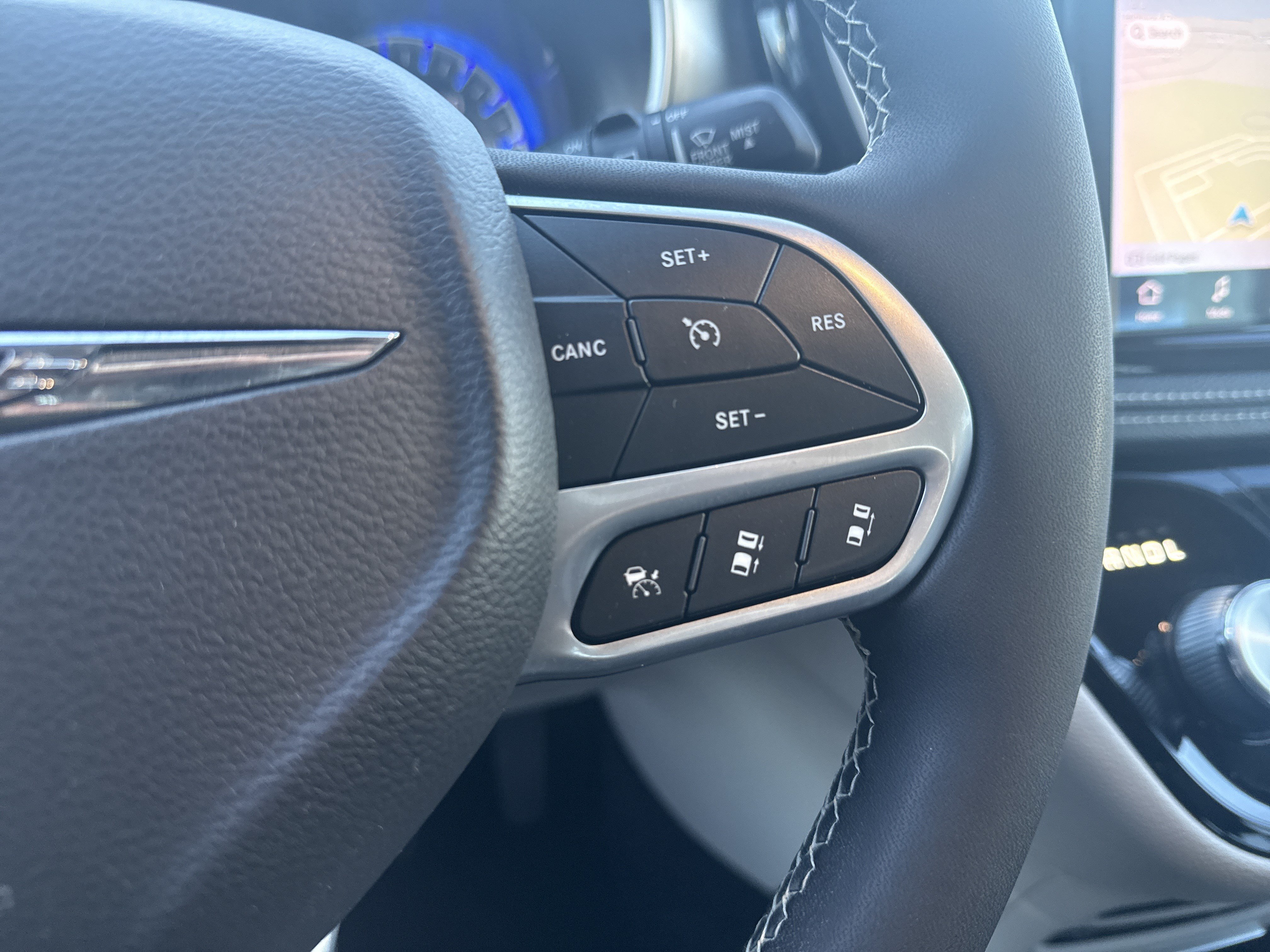 Used 2023 Chrysler Pacifica Touring-L w/ Uconnect Theater Family Group AWD/4WD image 26