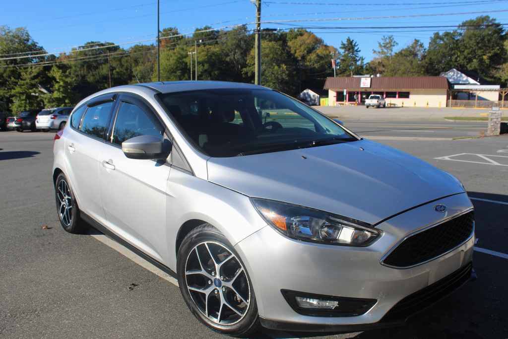 Used 2017 Ford Focus SEL FWD image 3