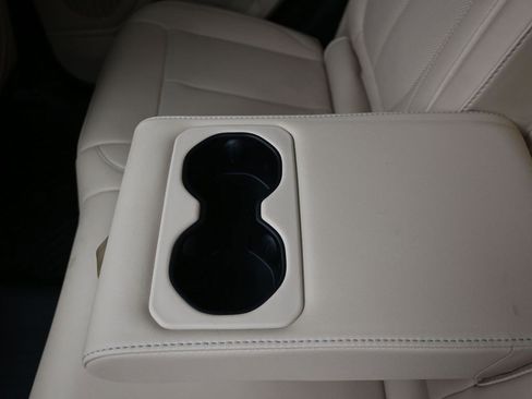 Used 2024 Jeep Grand Cherokee Limited w/ Luxury Tech Group II image 19