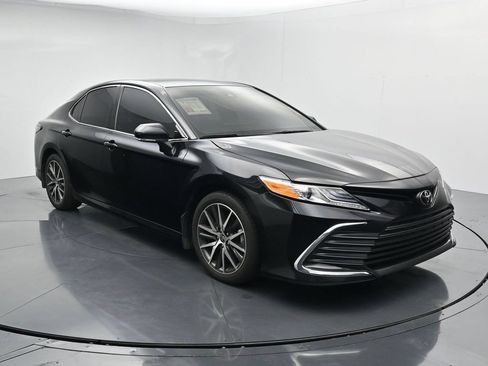 Used 2024 Toyota Camry XLE FWD image 2
