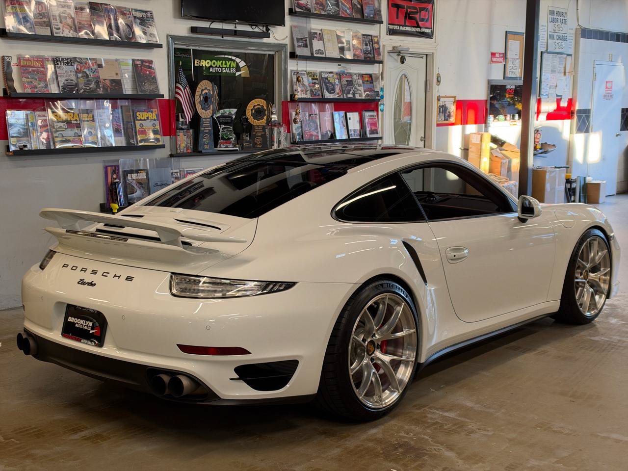 Used 2014 Porsche 911 4 Coupe AWD/4WD image 6