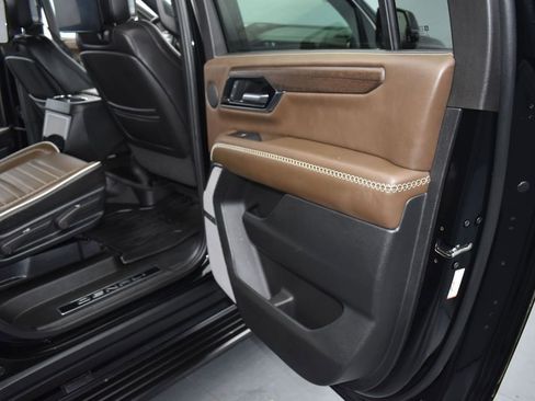 Used 2025 GMC Yukon XL Denali Ultimate AWD/4WD image 29