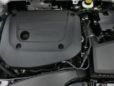 Used 2023 Volvo XC40 B5 Plus w/ Driver Assist Package image 35