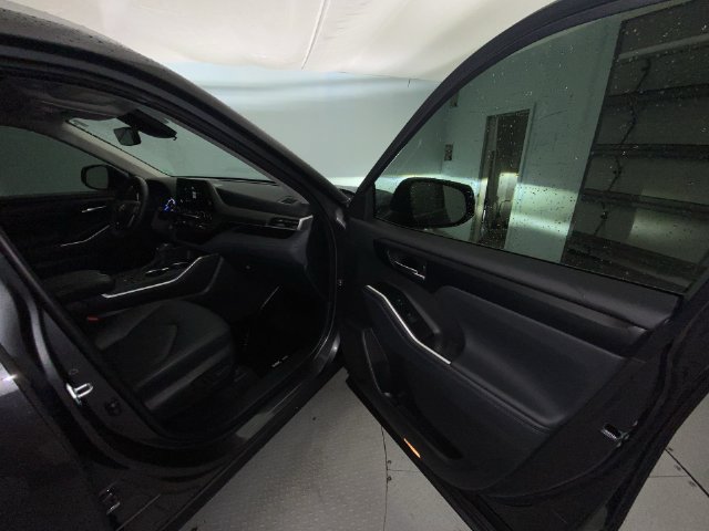 Used 2025 Toyota Highlander XLE AWD/4WD image 26
