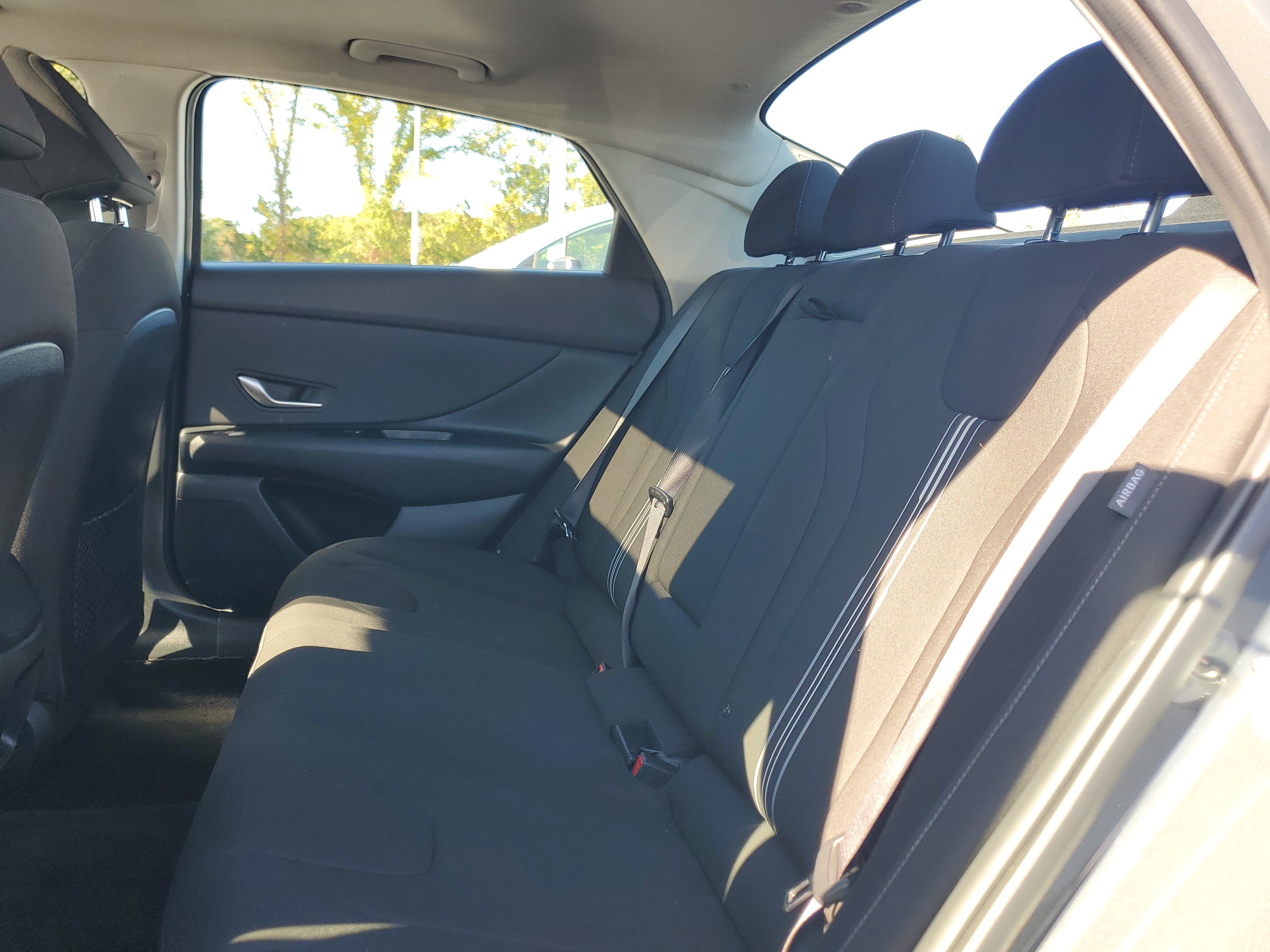 Used 2025 Hyundai Elantra SEL FWD image 9