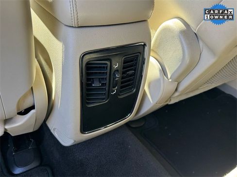 Used 2017 Jeep Grand Cherokee Laredo image 12