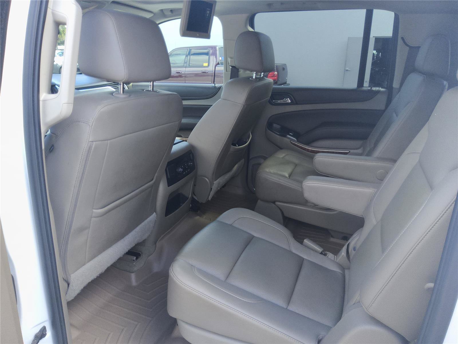 Used 2017 Chevrolet Suburban Premier AWD/4WD image 23