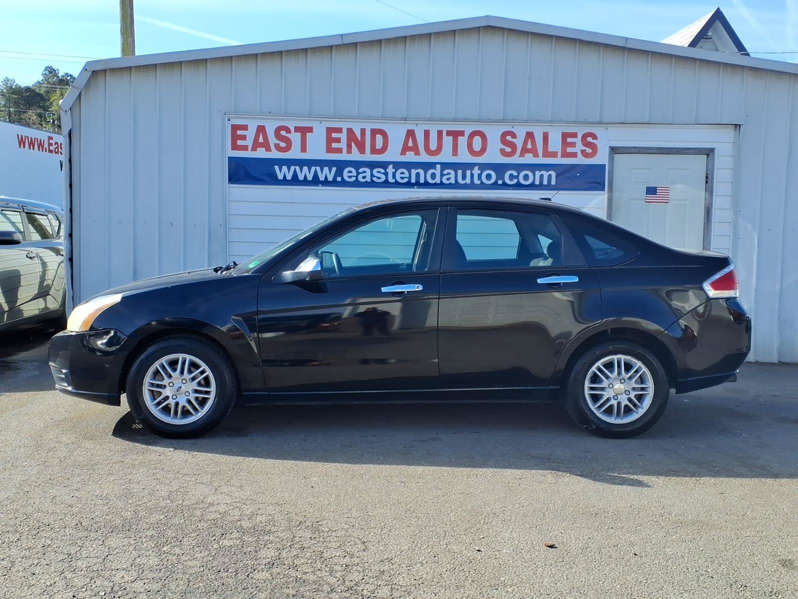 Used 2009 Ford Focus SE FWD image 2