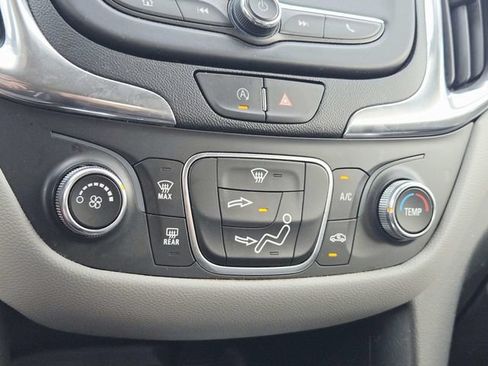 Used 2022 Chevrolet Equinox LS w/ LS Convenience Package FWD image 15