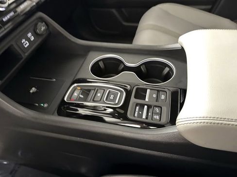 Certified 2025 Honda Pilot Touring image 19