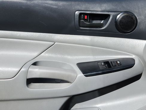 Used 2015 Toyota Tacoma 2WD Access Cab image 6