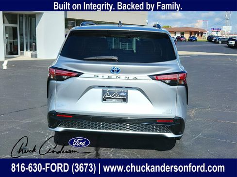 Used 2023 Toyota Sienna XSE image 7
