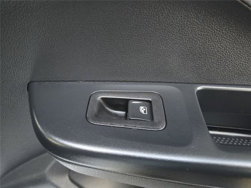 Used 2022 Volkswagen Taos SE image 29