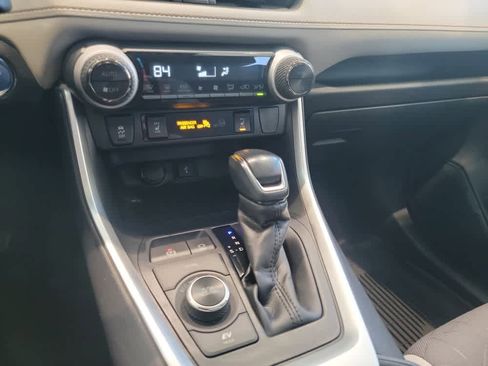 Used 2021 Toyota RAV4 XLE image 16